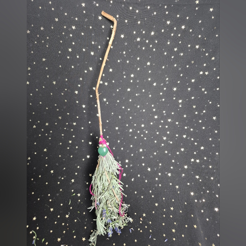 15" Lavender Heart Charm Broom - Picture 1 of 4